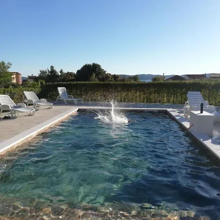 Apartment Pool *