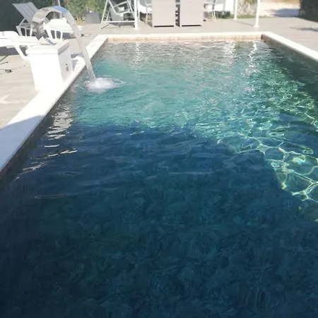 Pool Apartment *